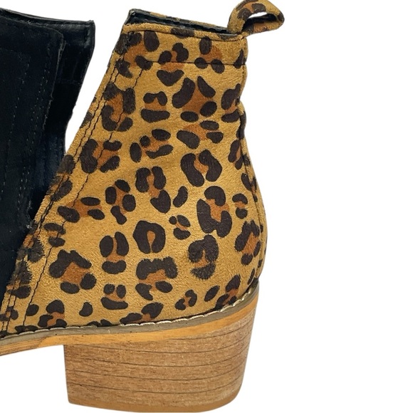 CORKEYS BOUTIQUE BLACK FAUX SUEDE ANIMAL PRINT BLOCK HEEL SZ 8 M - Picture 9 of 11